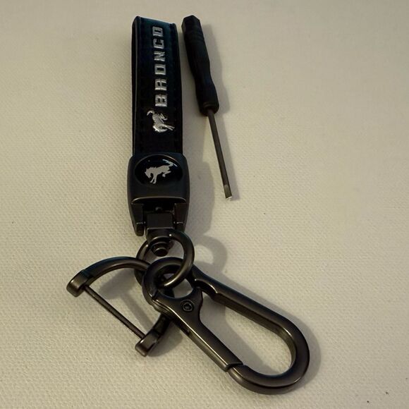 Bronco Key Fob Keychain in Black Leather NWT - Picture 3 of 4